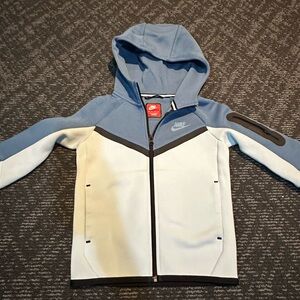 Nike boys tech performance zip up hoodie size XS